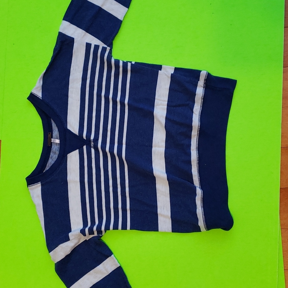 Long selves crop top